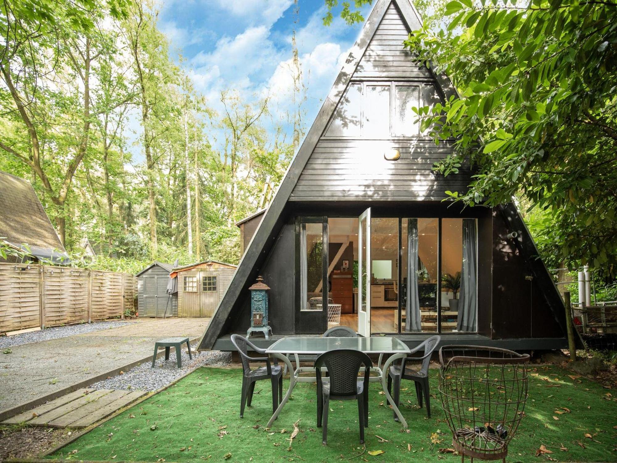 Traditional Holiday Home In Lanaken With Garden ภายนอก รูปภาพ